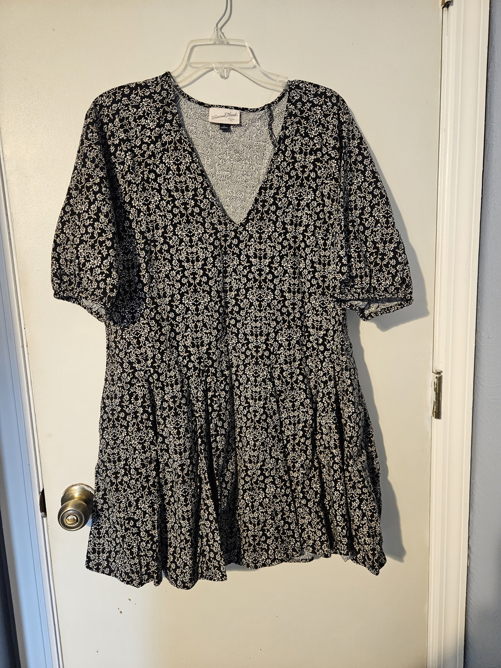 EUC Univeraal Thread Floral Mini Dress
